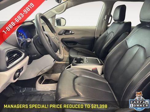 Used 2023 Chrysler Pacifica Touring-L FWD image 8