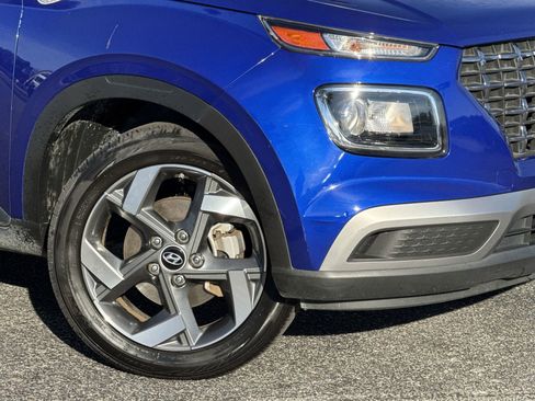 Used 2024 Hyundai Venue SEL image 13