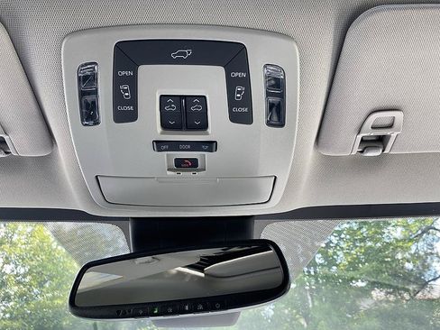 Certified 2026 Toyota Sienna XLE FWD image 37