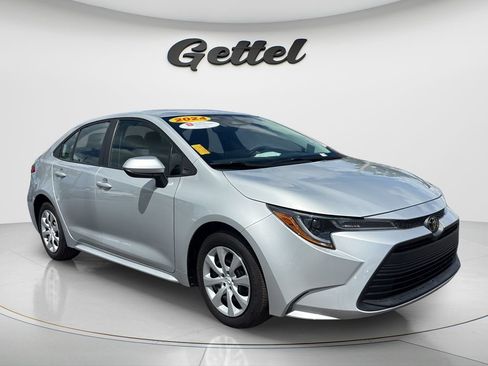 Used 2024 Toyota Corolla LE FWD image 3