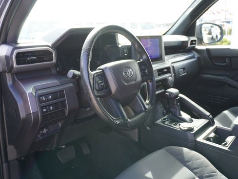 Used 2025 Toyota Tacoma SR5 AWD/4WD image 20