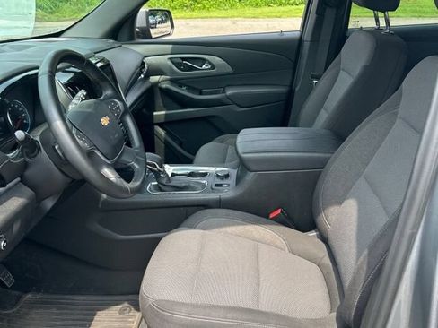 Used 2023 Chevrolet Traverse LT AWD/4WD image 3