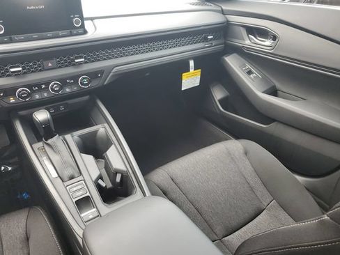 Used 2025 Honda Accord SE image 33