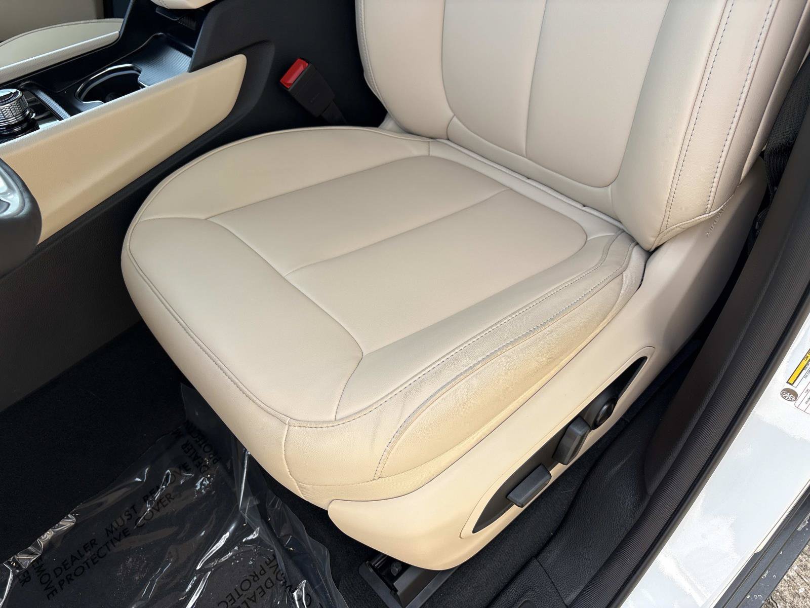 New 2027 Jeep Grand Cherokee Limited RWD image 19