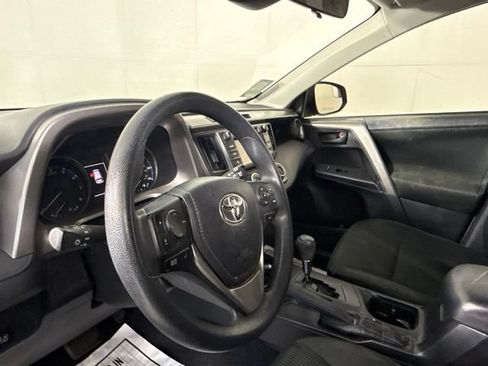 Used 2018 Toyota RAV4 LE FWD image 13