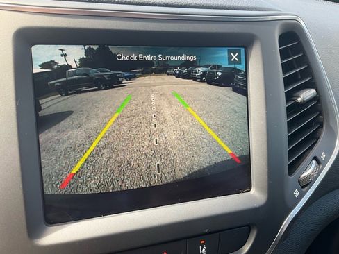 Certified 2023 Jeep Cherokee Altitude Lux image 9