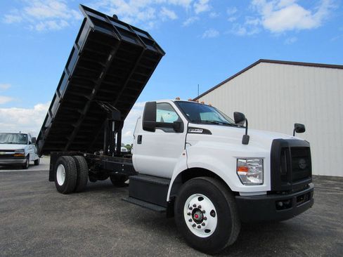 Used 2022 Ford F750 2WD Regular Cab Super Duty image 34
