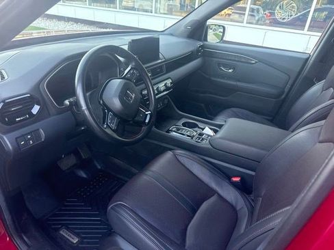 Used 2025 Honda Pilot Black Edition image 10