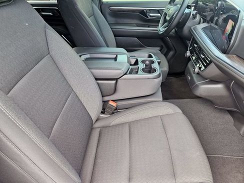 Used 2025 Chevrolet Tahoe LS RWD image 17