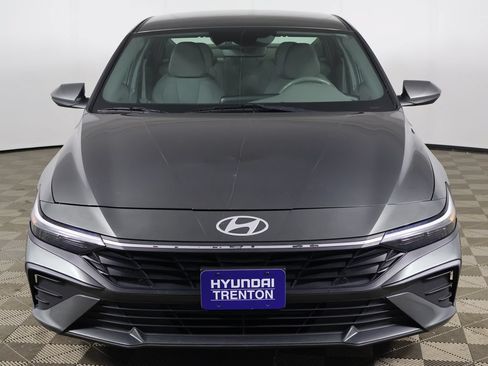 Used 2024 Hyundai Elantra SE FWD image 10