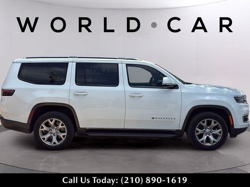 Used 2022 Jeep Wagoneer Series I w/ Premium Group I AWD/4WD image 3