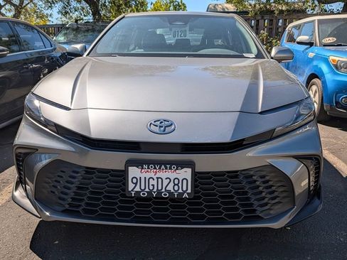 Used 2025 Toyota Camry SE FWD image 5