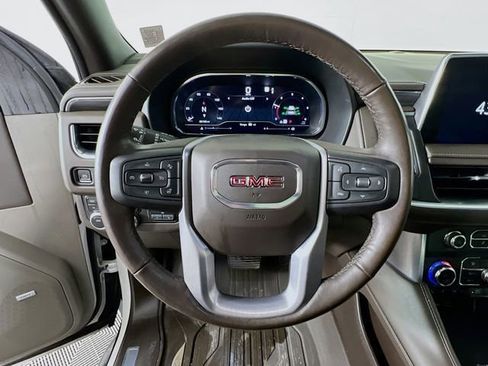 Used 2022 GMC Yukon XL SLT w/ SLT Luxury Package image 12