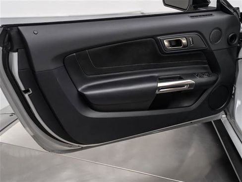 Used 2017 Ford Mustang Shelby GT350 image 25