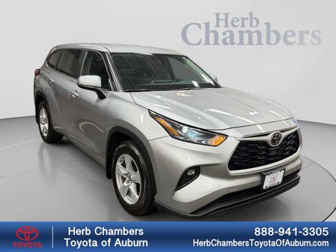 Used 2025 Toyota Highlander LE AWD/4WD image 1