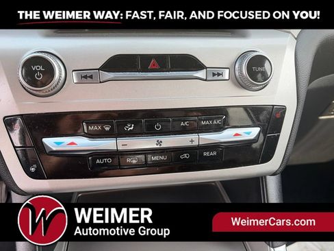 Used 2022 Ford Explorer XLT w/ Equipment Group 202A AWD/4WD image 19