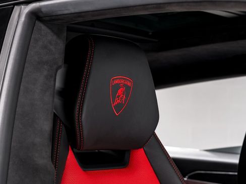 Used 2019 Lamborghini Urus image 42