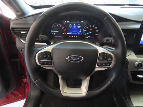 Certified 2022 Ford Explorer XLT RWD image 18