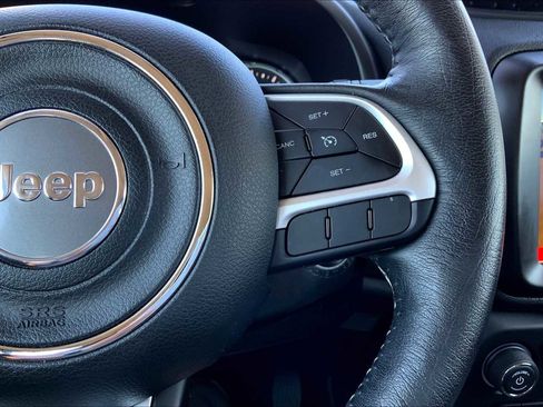 Used 2023 Jeep Renegade Latitude w/ Premium Group image 24