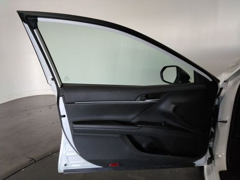 Used 2024 Toyota Camry SE image 24