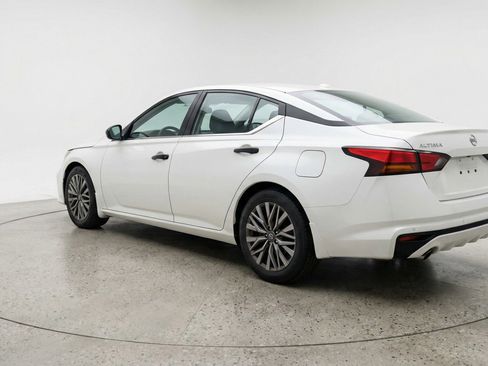 Used 2025 Nissan Altima 2.5 SV FWD image 6