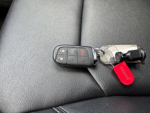 Used 2025 Jeep Compass Limited AWD/4WD image 19