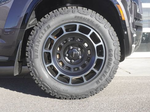 New 2026 Land Rover Defender 110 OCTA image 33