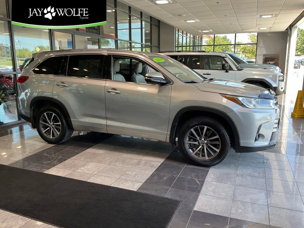 Used 2018 Toyota Highlander XLE AWD/4WD image 1