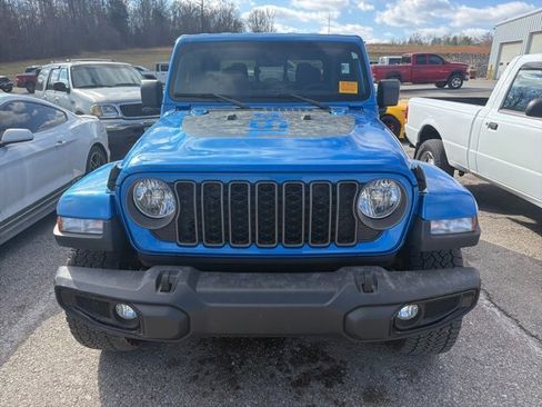 Used 2025 Jeep Gladiator Sport image 3