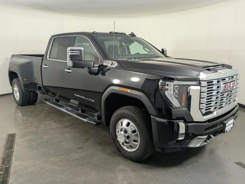 Used 2025 GMC Sierra 3500 Denali w/ Denali Reserve Package image 2
