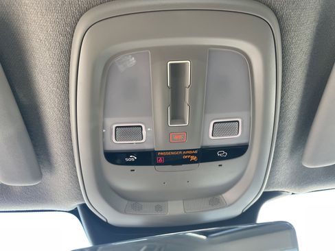 Used 2025 Volvo XC40 B5 Core image 57