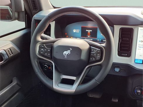 Used 2025 Ford Bronco Heritage Edition AWD/4WD image 13