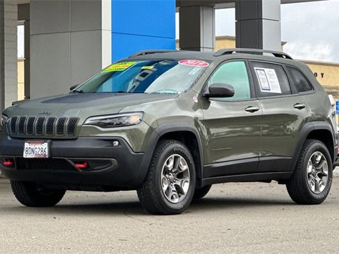 Used 2019 Jeep Cherokee Trailhawk image 10
