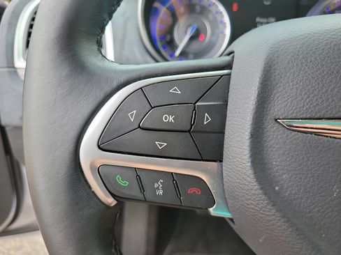 Used 2016 Chrysler 300 Limited RWD image 14