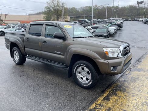 Used 2014 Toyota Tacoma 4x4 Double Cab w/ TRD Off-Road Package image 6