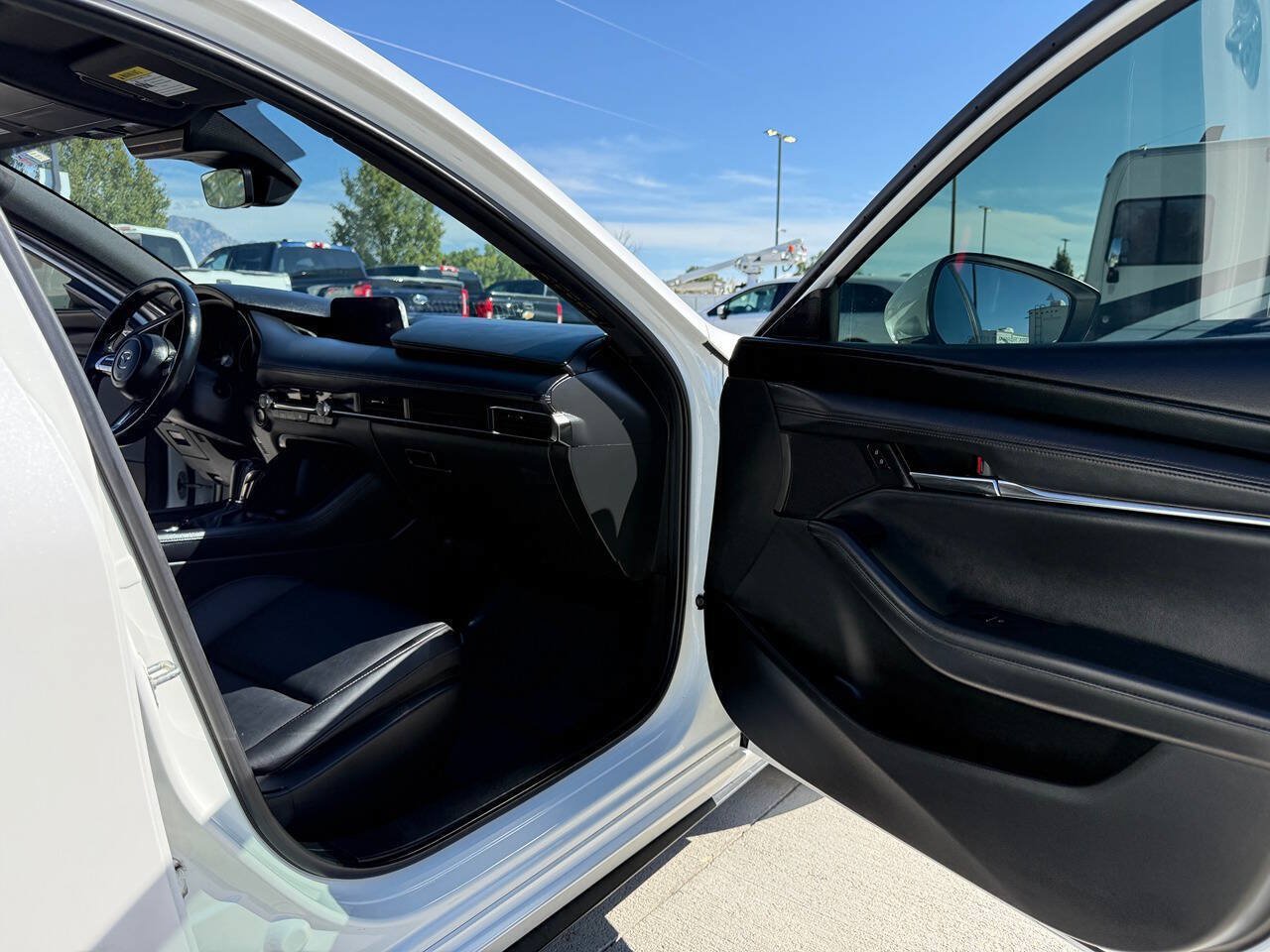 Used 2022 MAZDA MAZDA3 s FWD image 21