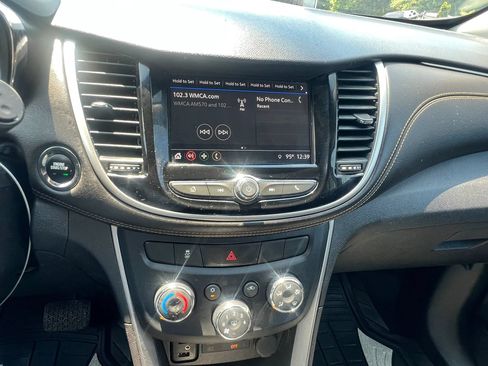 Used 2018 Chevrolet Trax LT w/ LT Convenience Package FWD image 21