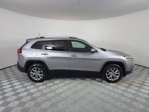 Used 2014 Jeep Cherokee Latitude w/ Comfort/Convenience Group AWD/4WD image 4