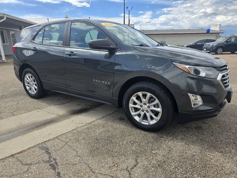 Used 2020 Chevrolet Equinox LS image 2