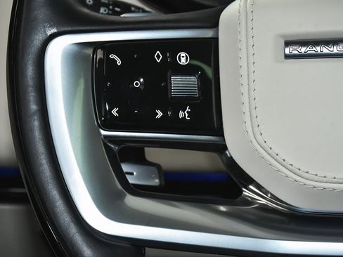 Used 2025 Land Rover Range Rover SE image 48