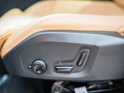 Used 2023 Volvo XC60 B5 Ultimate w/ Climate Package image 35