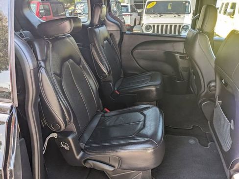 Certified 2021 Chrysler Pacifica Touring-L w/ S Appearance Package image 28