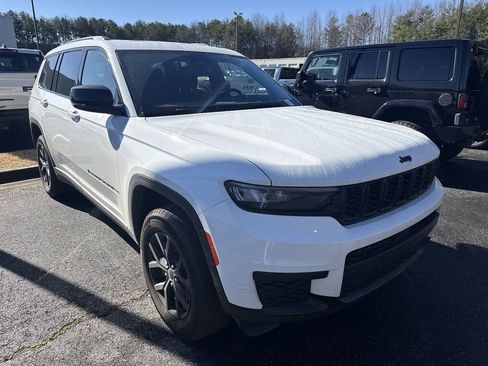 Used 2024 Jeep Grand Cherokee L Altitude image 12