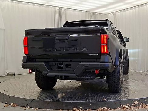 Used 2025 Toyota Tacoma Trailhunter image 8