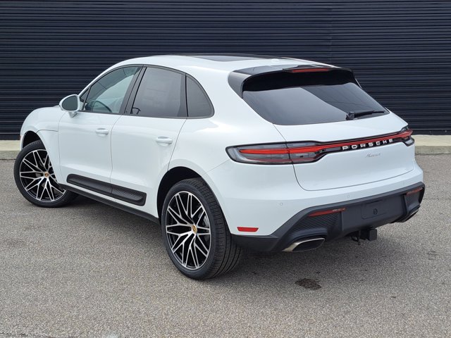 Used 2026 Porsche Macan AWD/4WD image 3