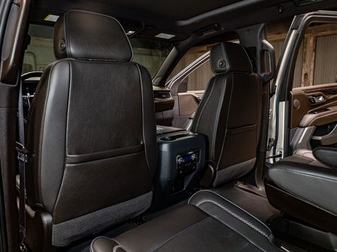 Used 2022 GMC Yukon Denali w/ Denali Premium Package image 20