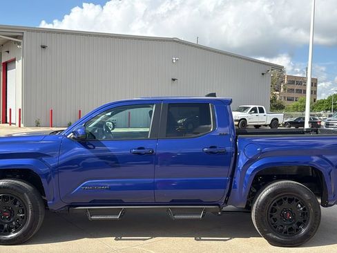 Certified 2025 Toyota Tacoma SR5 AWD/4WD image 2