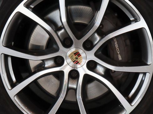 Certified 2023 Porsche Cayenne AWD/4WD image 13