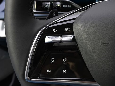 New 2026 Cadillac Optiq Luxury 2 w/ LPO, Floor Liner Package AWD/4WD image 33