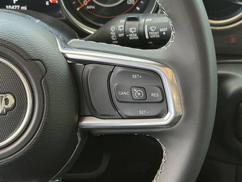 Used 2023 Jeep Wrangler Unlimited Sahara AWD/4WD image 15